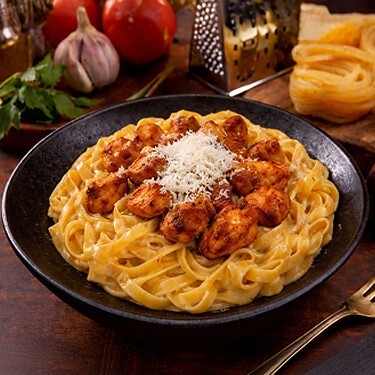 Tavuklu Soslu (Günlük Taze Makarna Fettuccine)