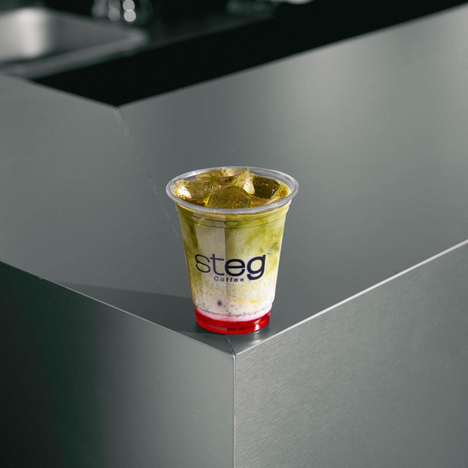 Iced Matcha Strawberry Latte (12 oz)