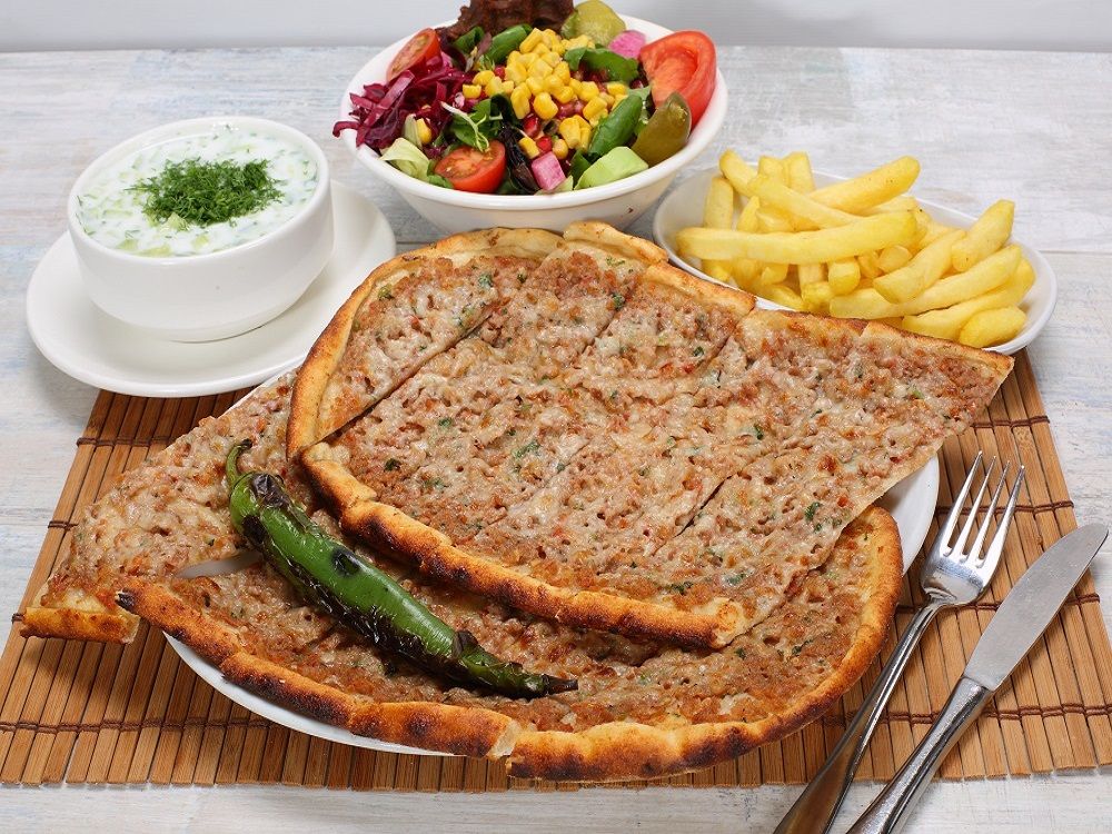 Kıymalı Kaşarlı Pide