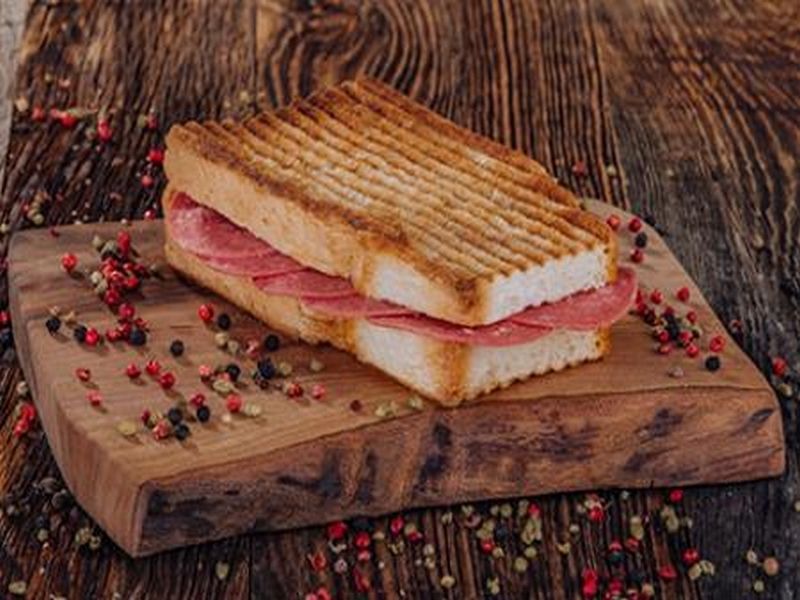 Salamlı Tost+Söğüş