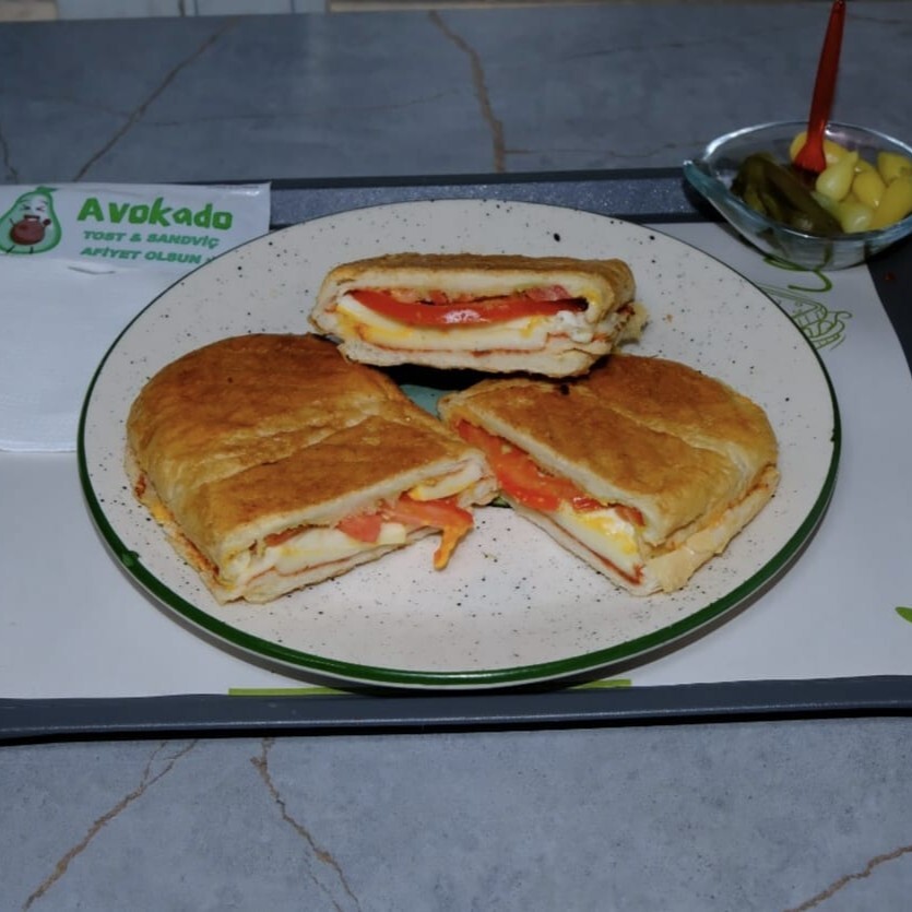 Üç Peynirli Tost