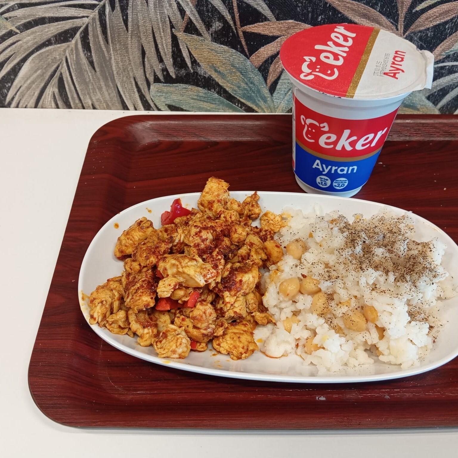 Tavuklu Pilav + Ayran (17 cl.)
