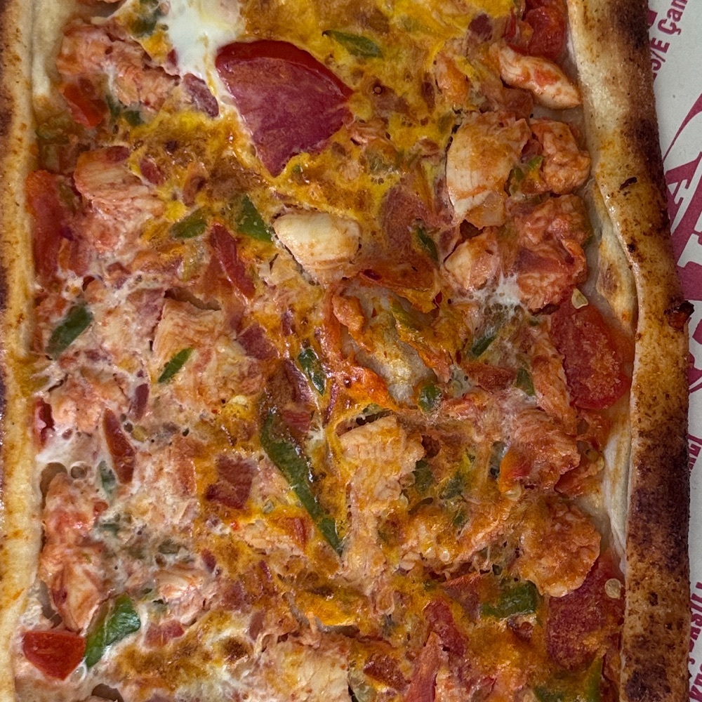 Tavuklu yumurtalı pide + ayran