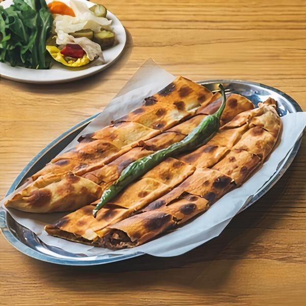 Kavurmalı Cheddar Peynirli Pide (Kapalı)
