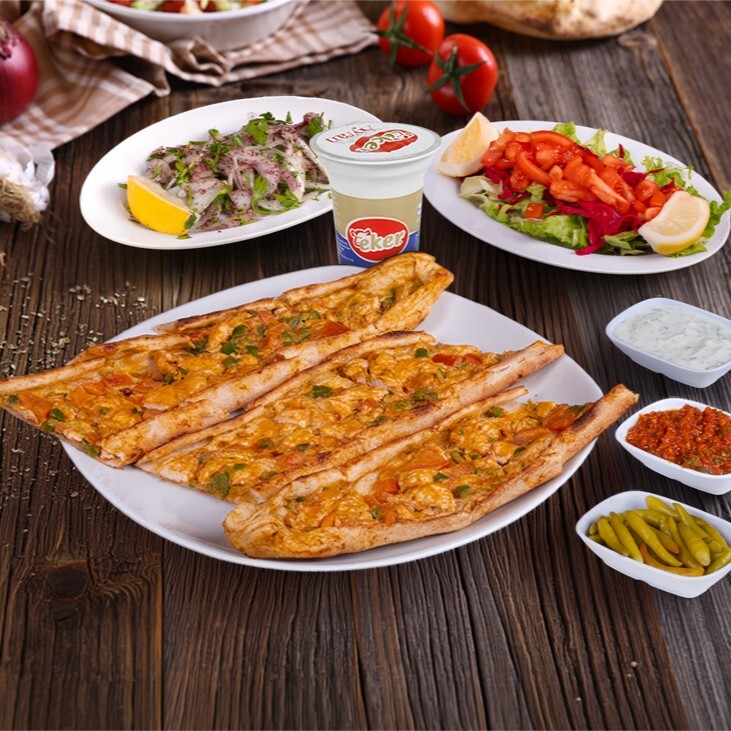 Tavuk Kuşbaşı Kaşarlı Pide Menü (1,5)