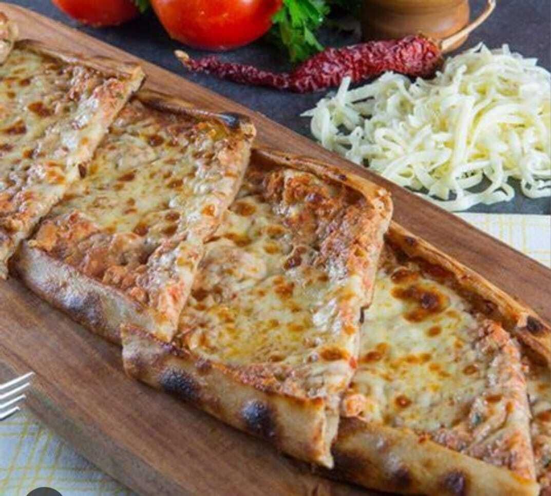 Tavuklu Kuşbaşılı Kaşarlı Pide