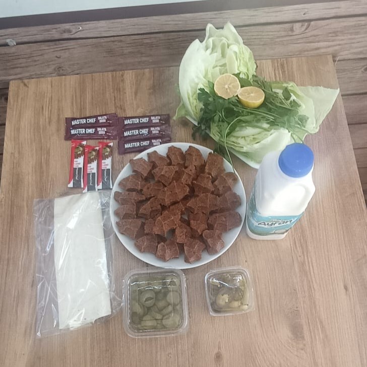 Çiğ Köfte (1 Kg) & 1 Lt Ayran İçecek Menü 4