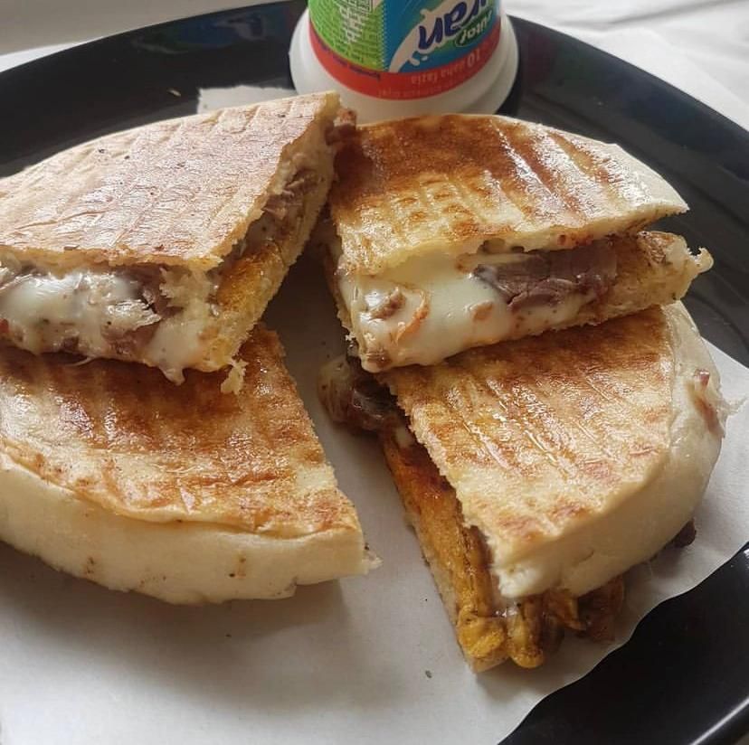 Bazlama Kavurma Kaşar Tost