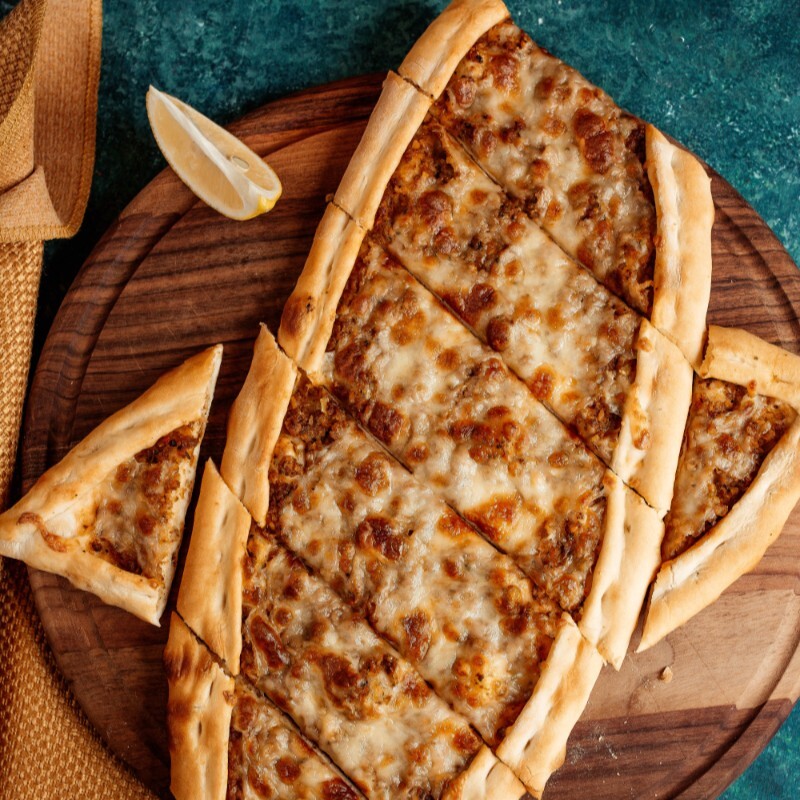 Kıymalı Kaşarlı Pide