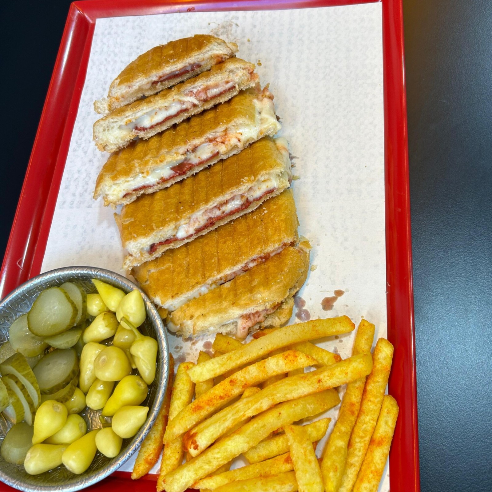 Sucuklu Kaşarlı Yumurtalı Tost