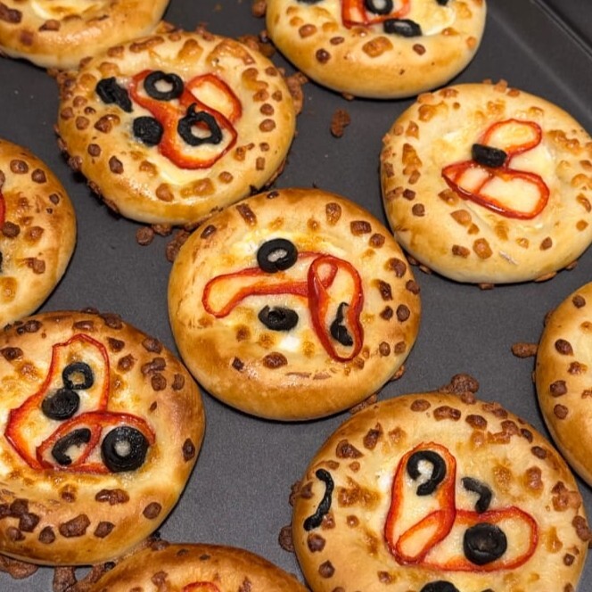 Labne Dolgulu Sebzeli Mini Pizza