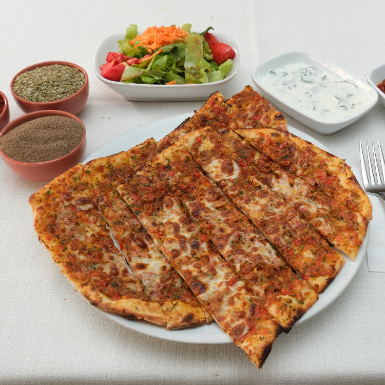 Kıymalı Kaşarlı Pide