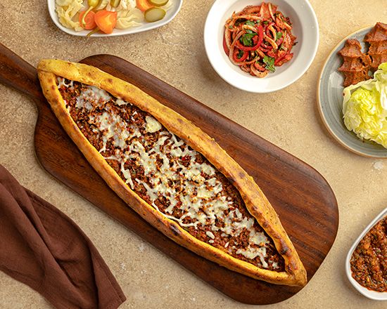 Kıymalı Kaşarlı Pide