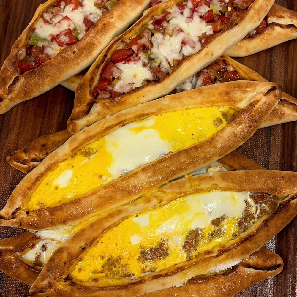 Kuşbaşılı Kaşarlı Pide