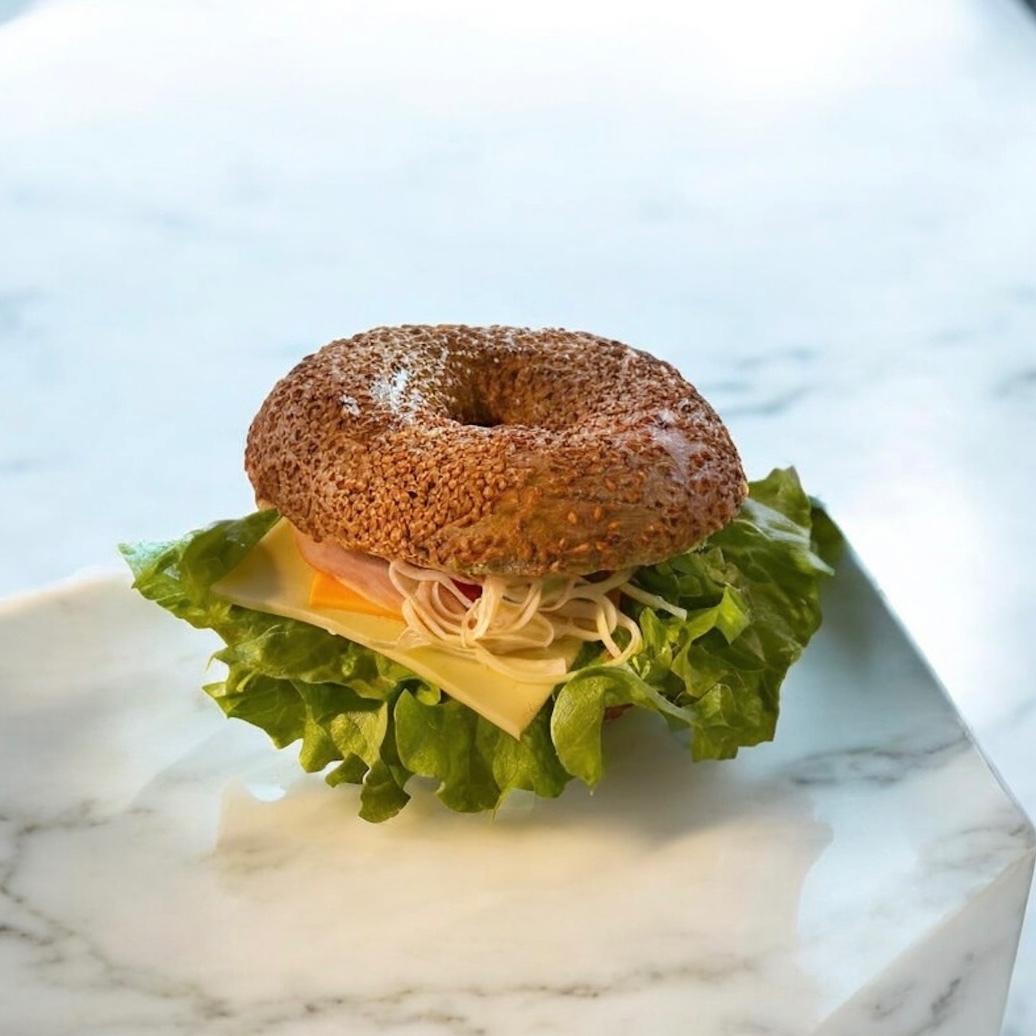 Haşhaşlı Bagel Sandviç 4 Peynirli