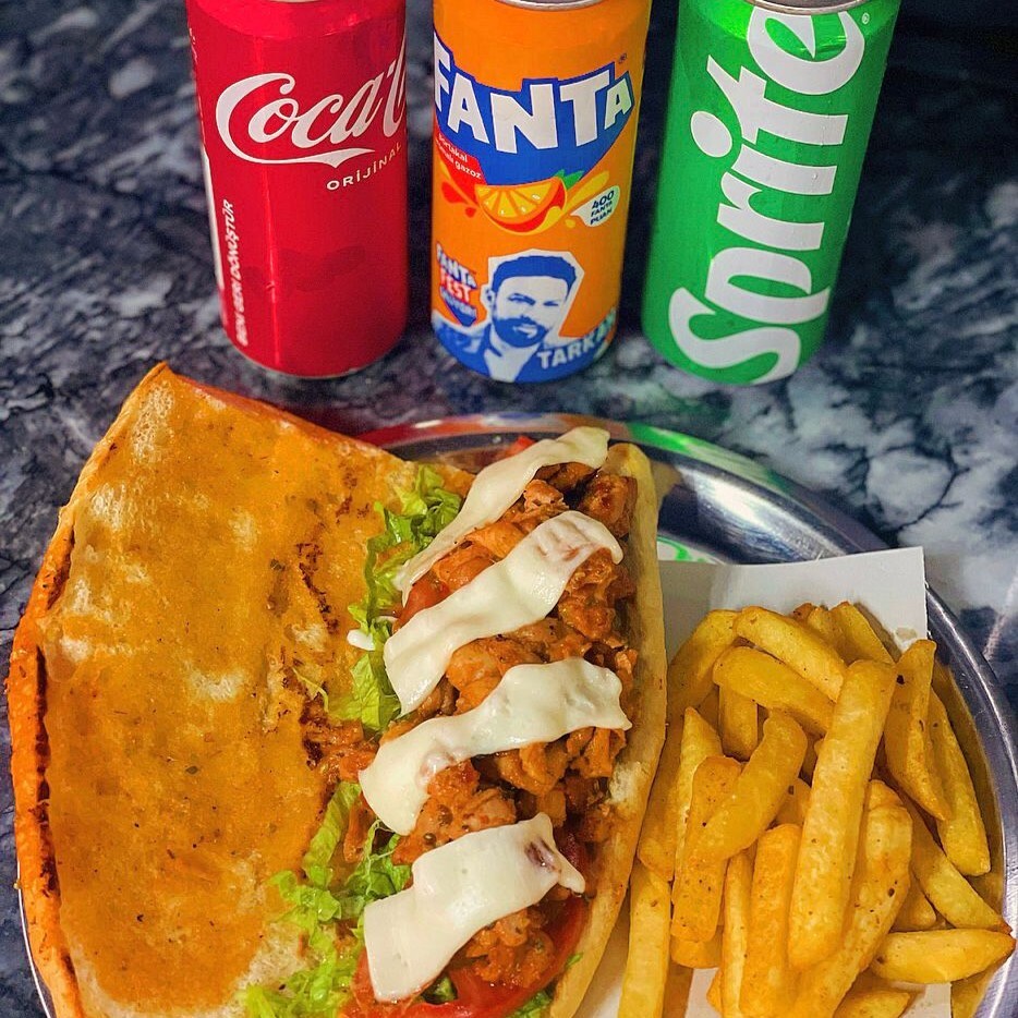 Kasarli Tavuk İnci̇k + Patates Kizartmasi + Kutu İçecek