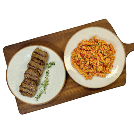 Izgara Köfte & Fusilli Napolitan Makarna