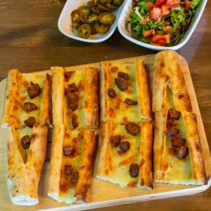 Sucuklu Kaşarlı Pide