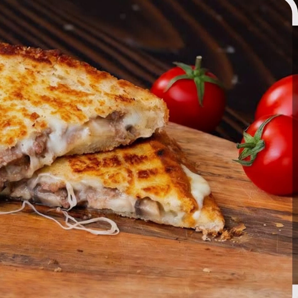 Kaşarlı Kavurmalı Tost & Patates Kızartması & Ayran