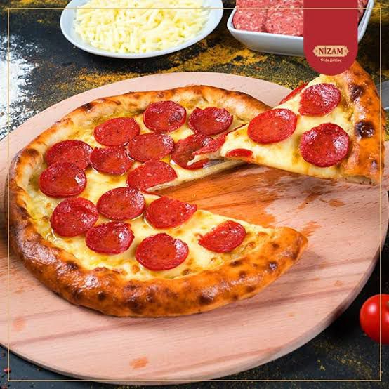 Kaşarlı Sucuklu Trabzon Pidesi