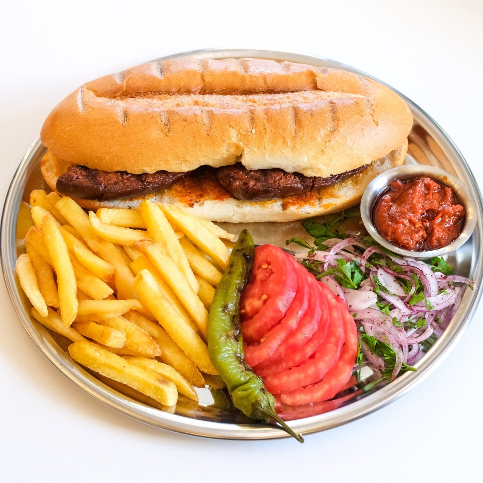 Ekmek Arası Refik Sucuk (1 Porsiyon)