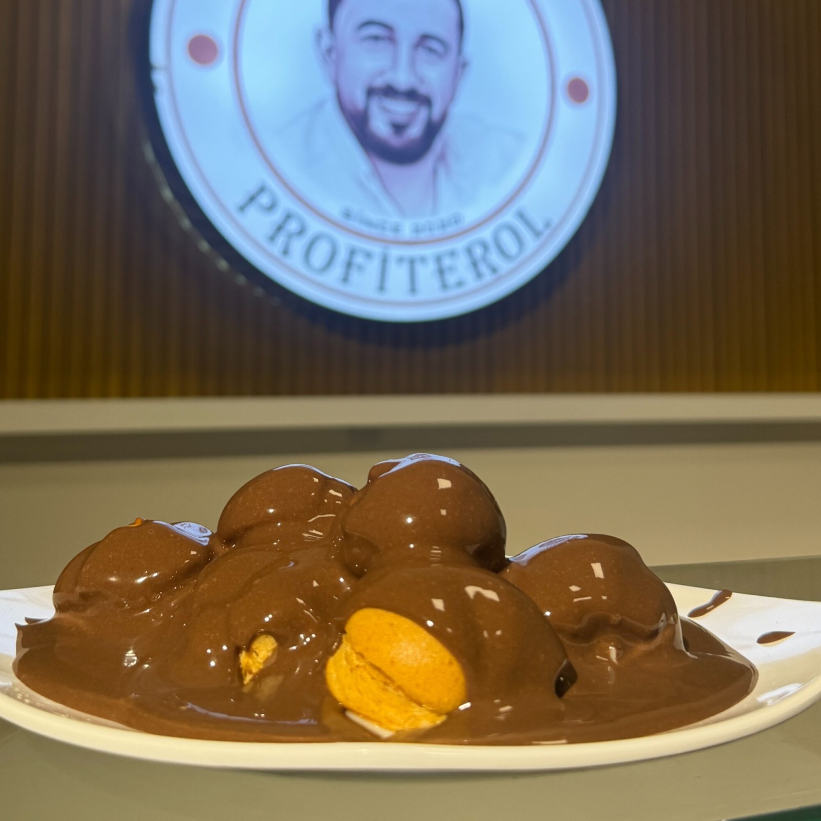 Sütlü Çikolatalı Profiterol (1000 Gr.)