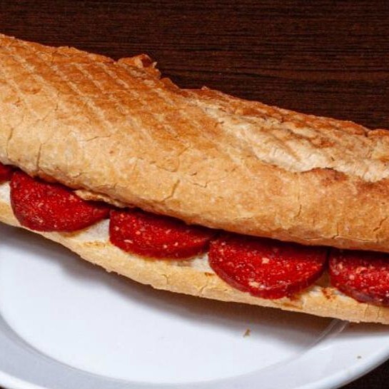 Sade Sucuklu Tost
