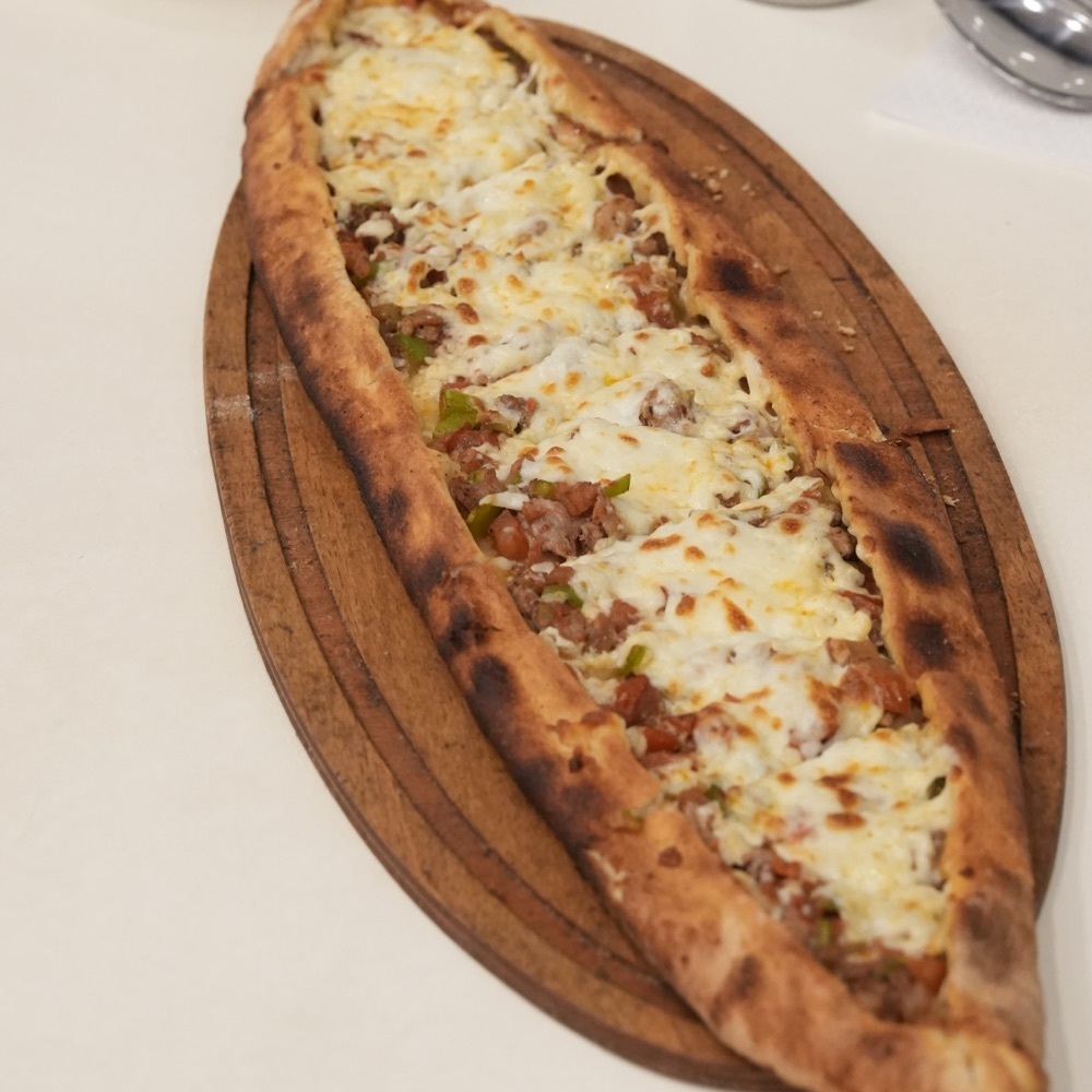 Kuşbaşı Kaşarlı pide