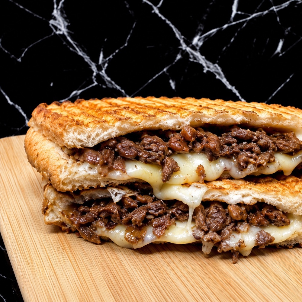Üç Çeyrek Kavurma Kaşarlı Tost