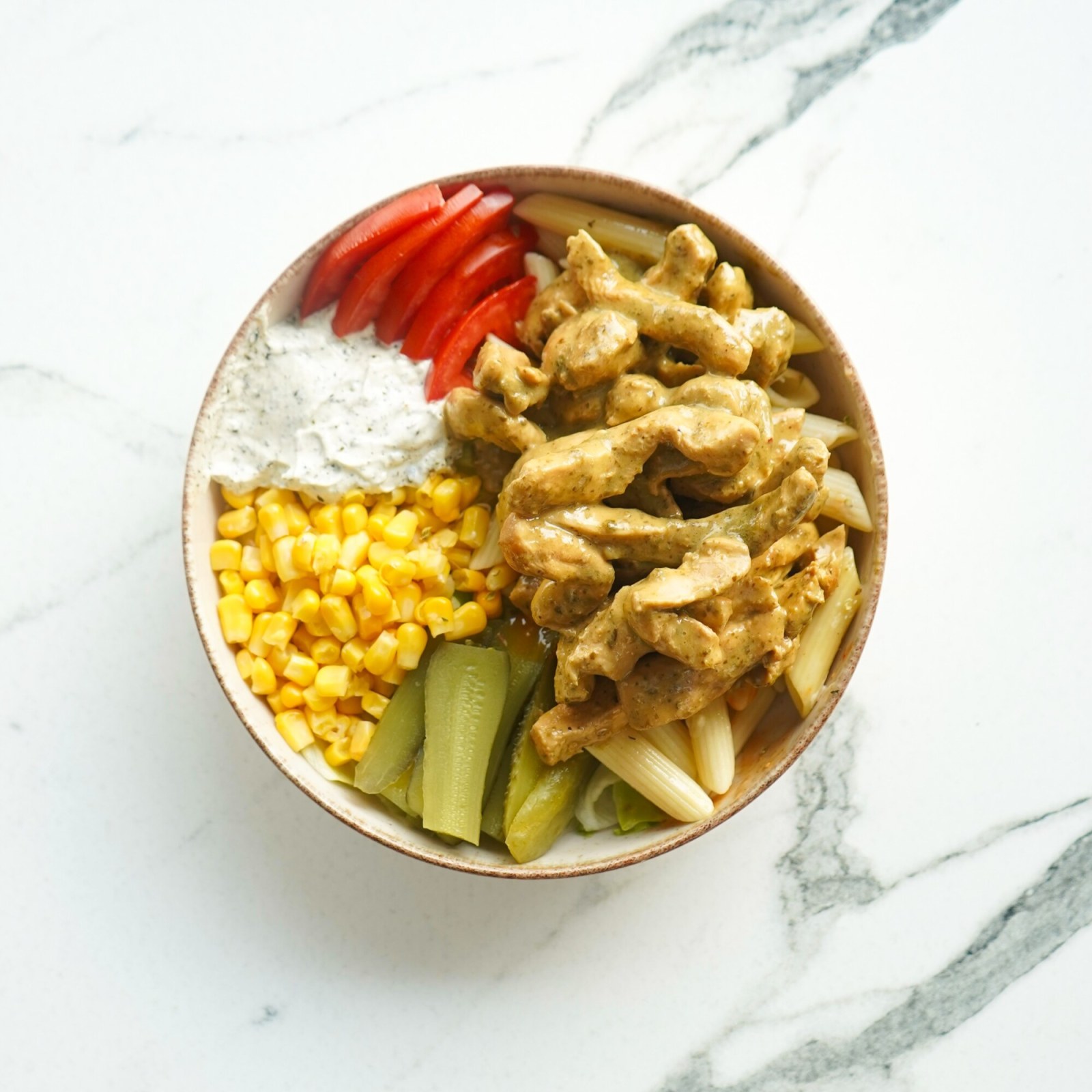 Pesto Soslu Tavuk Makarna Bowl