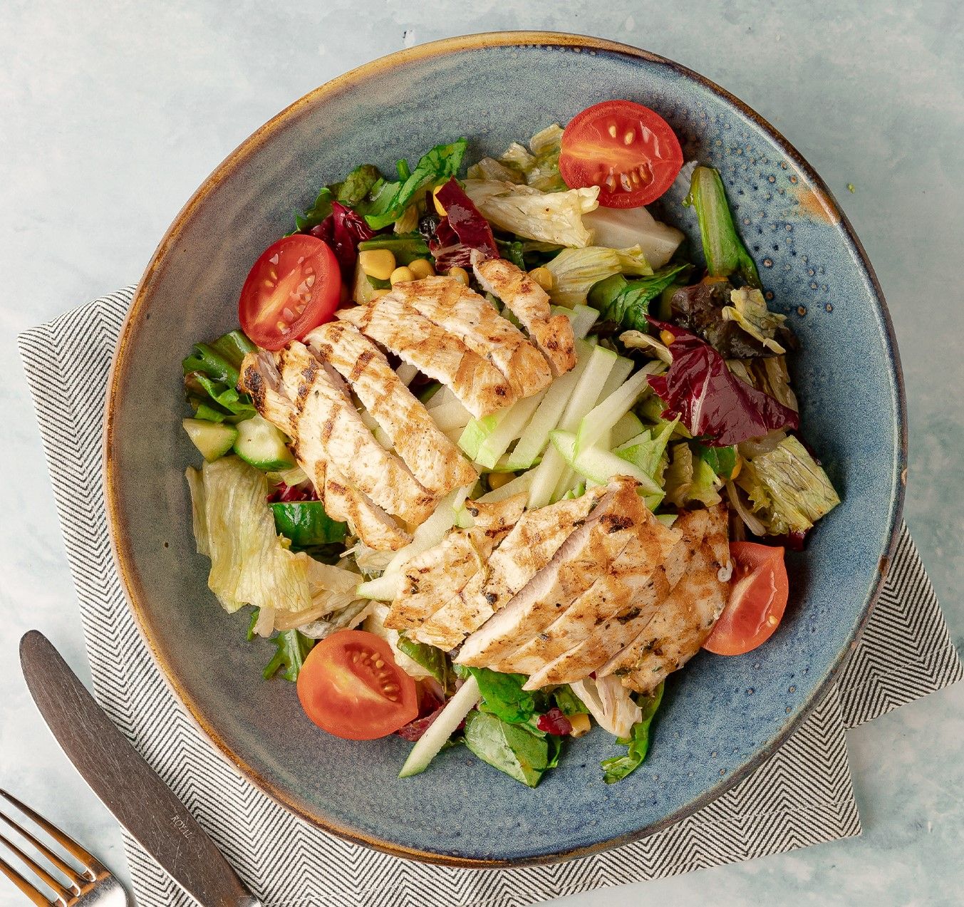 Izgara Tavuklu Salata