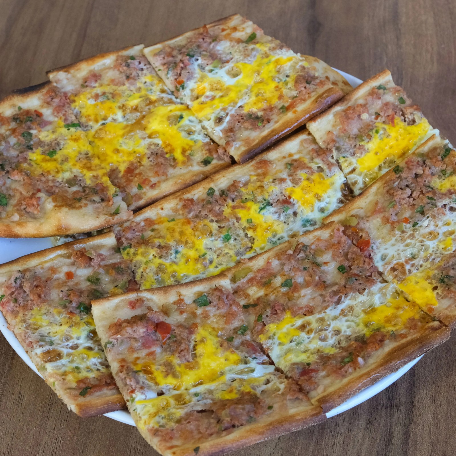 Kıymalı Yumurtalı Pide