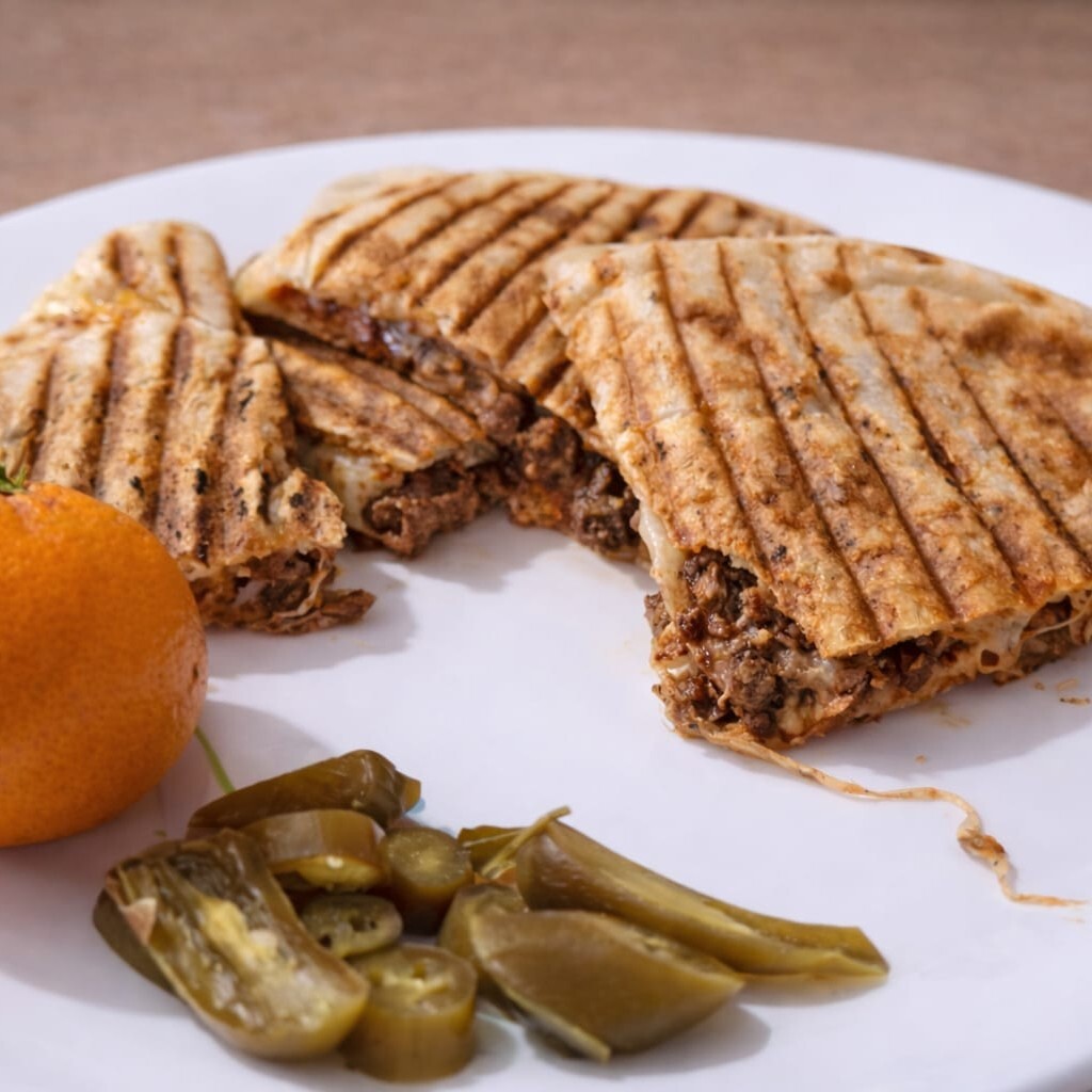Kavurmalı Kaşarlı Bazlama Tost