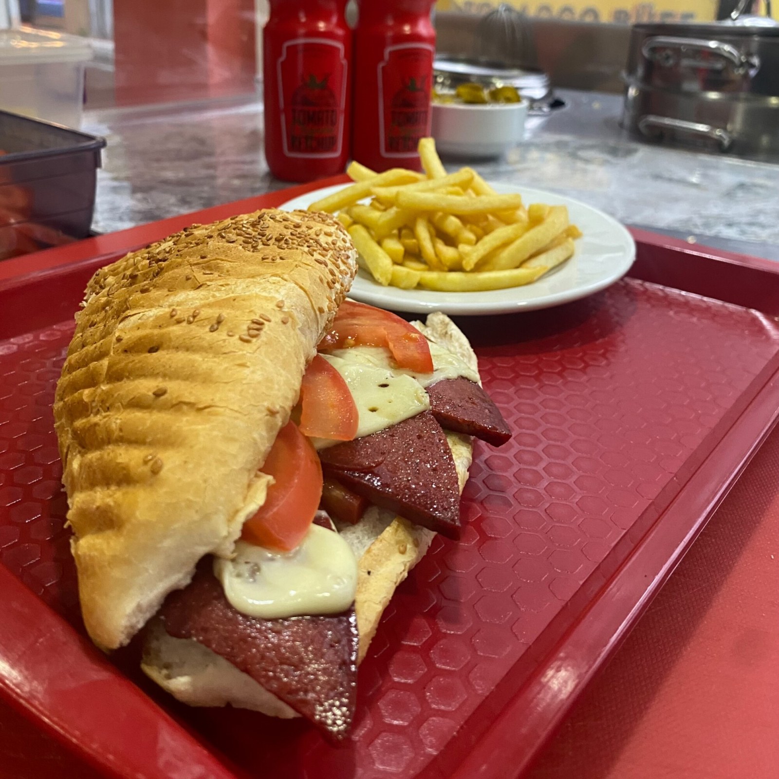 Sucuk Ekmek + Patates Menü