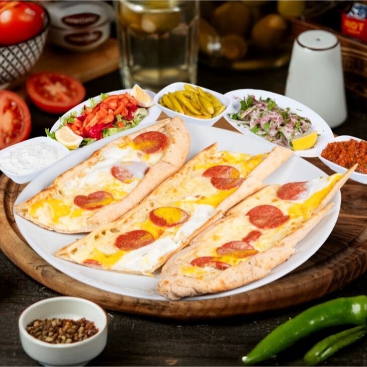 Sucuklu Yumurtalı Pide