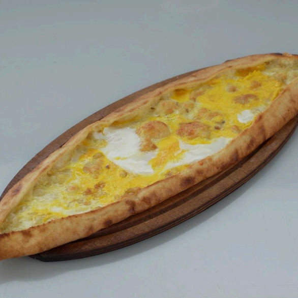 Kaşarlı Yumurtalı Pide