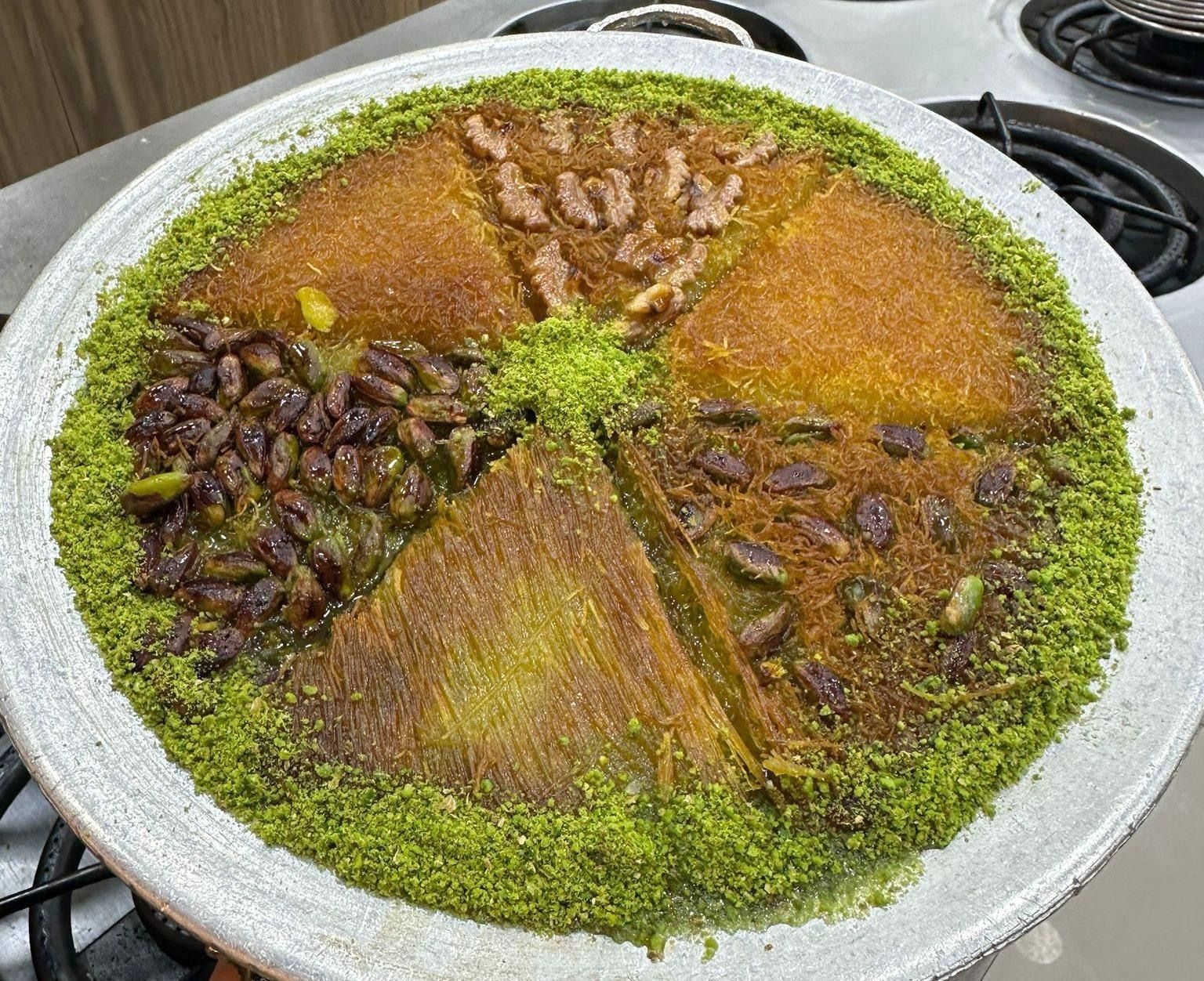 Altısı Bir Arada