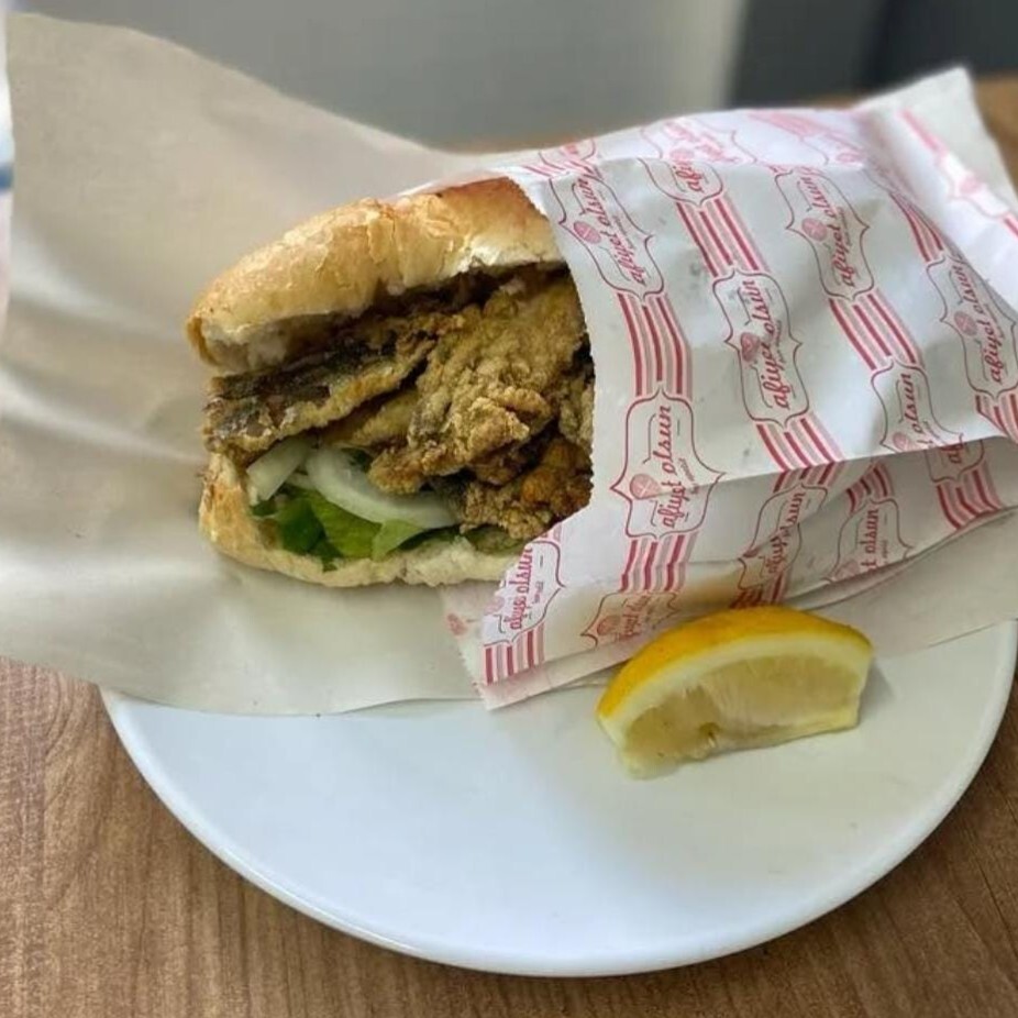 Yarım Ekmek Soslu Kılçıksız Sardalya bizde tane yok ekmek ne kadar alırsa yani bolca