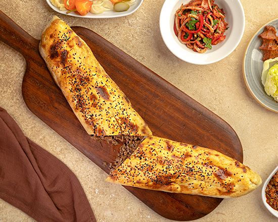 Kavurmalı Pide (Kapalı)