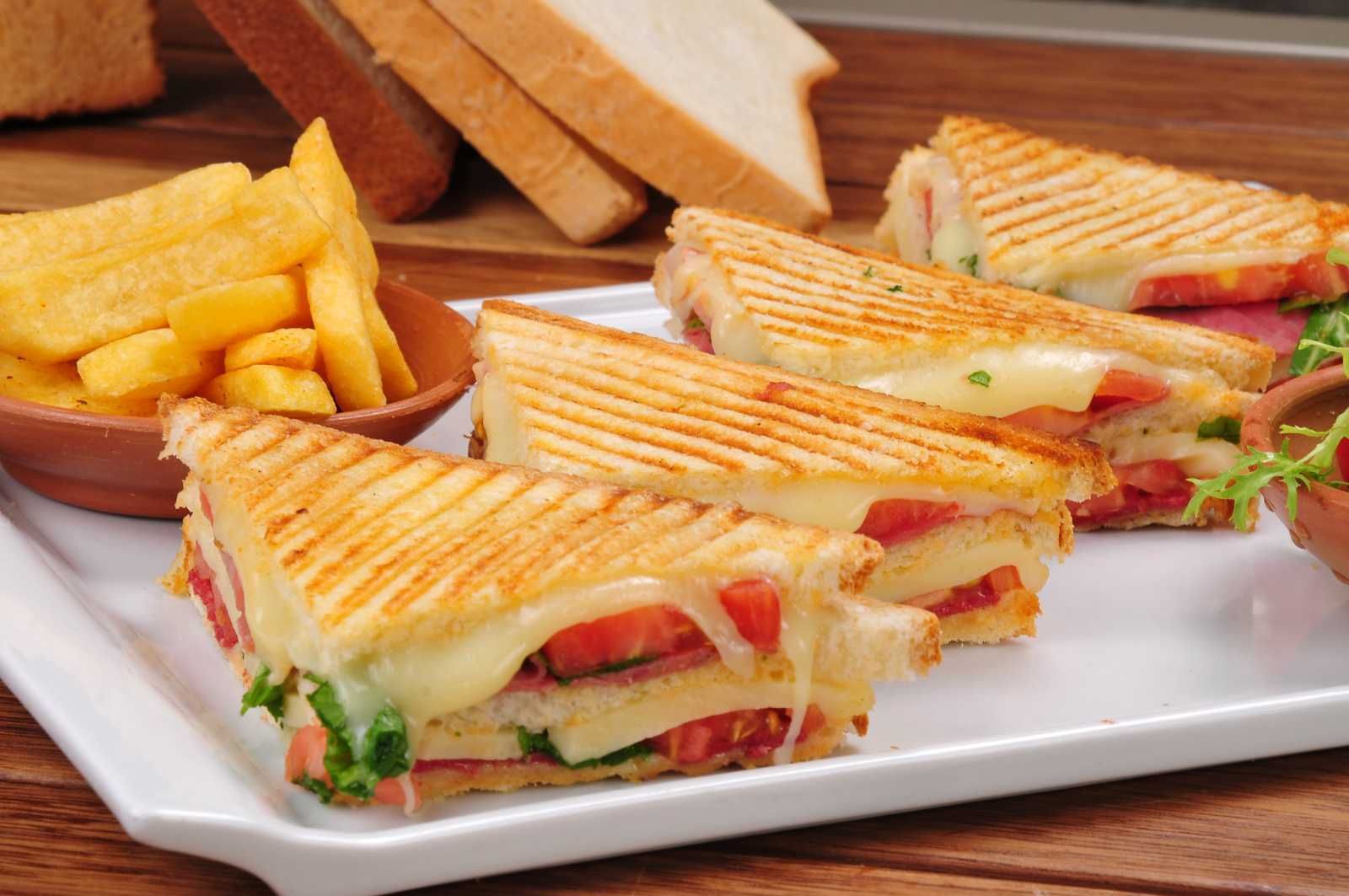 Kaşarlı Domatesli Tost