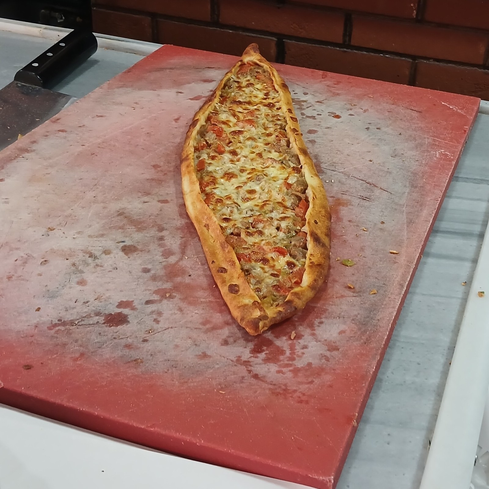 Kıymalı Kaşarlı Yumurtalı Pide