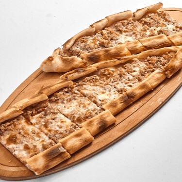 Kıymalı Kaşarlı Pide