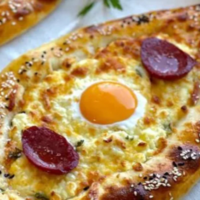 Sucuklu Kaşarlı Yumurtalı Pide
