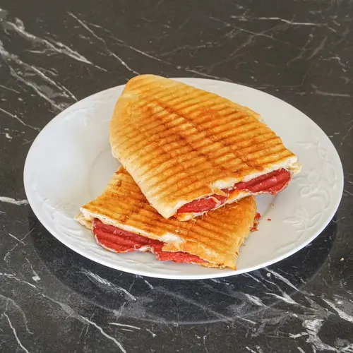 Tam Ekmek Sucuklu Kaşarlı Tost