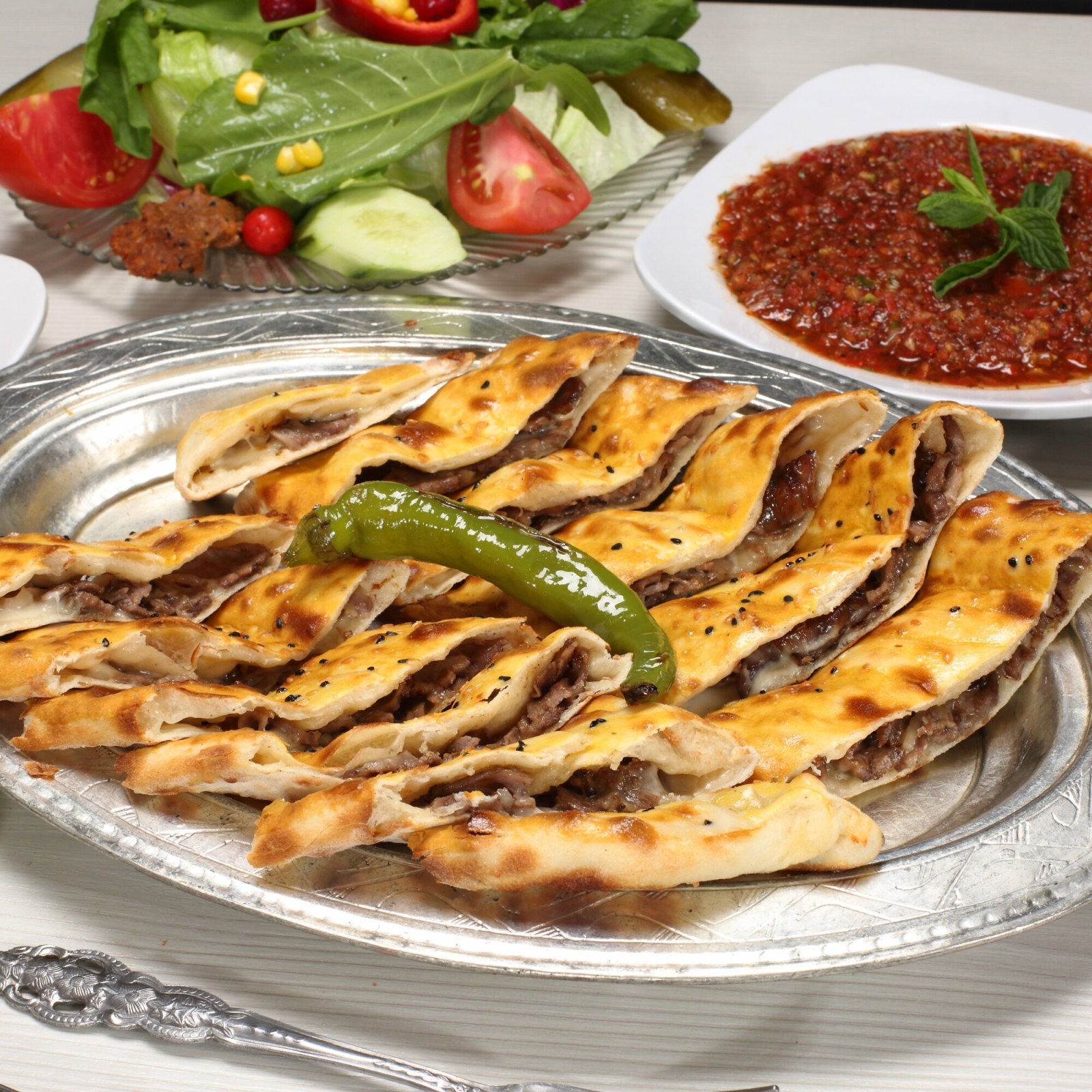 Et Dönerli Pide (Kapalı)