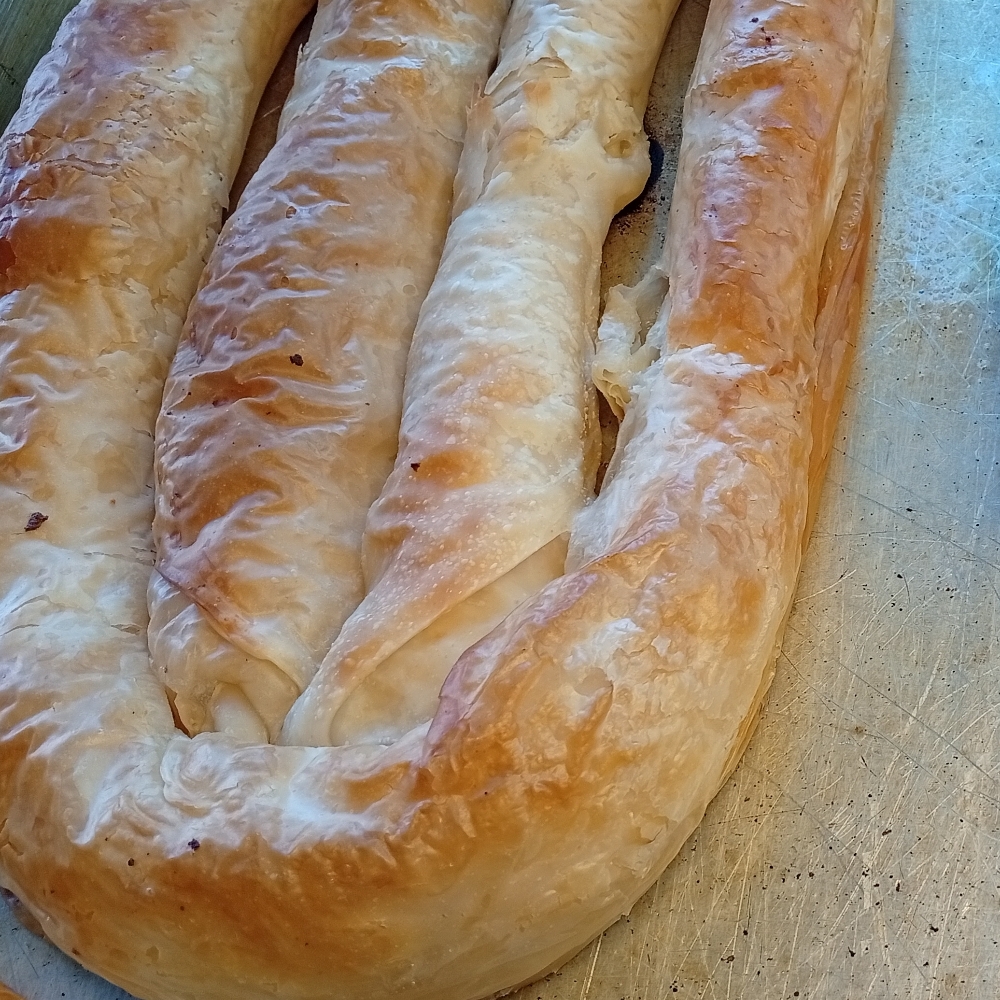 750 800 Gr Kıymalı Börek)