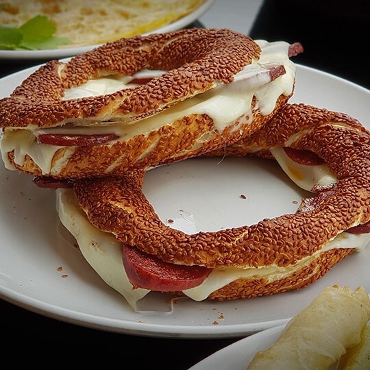 Kaşarlı Sucuklu Simit