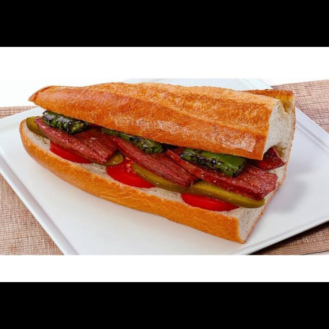 Yarım Sucuk Ekmek