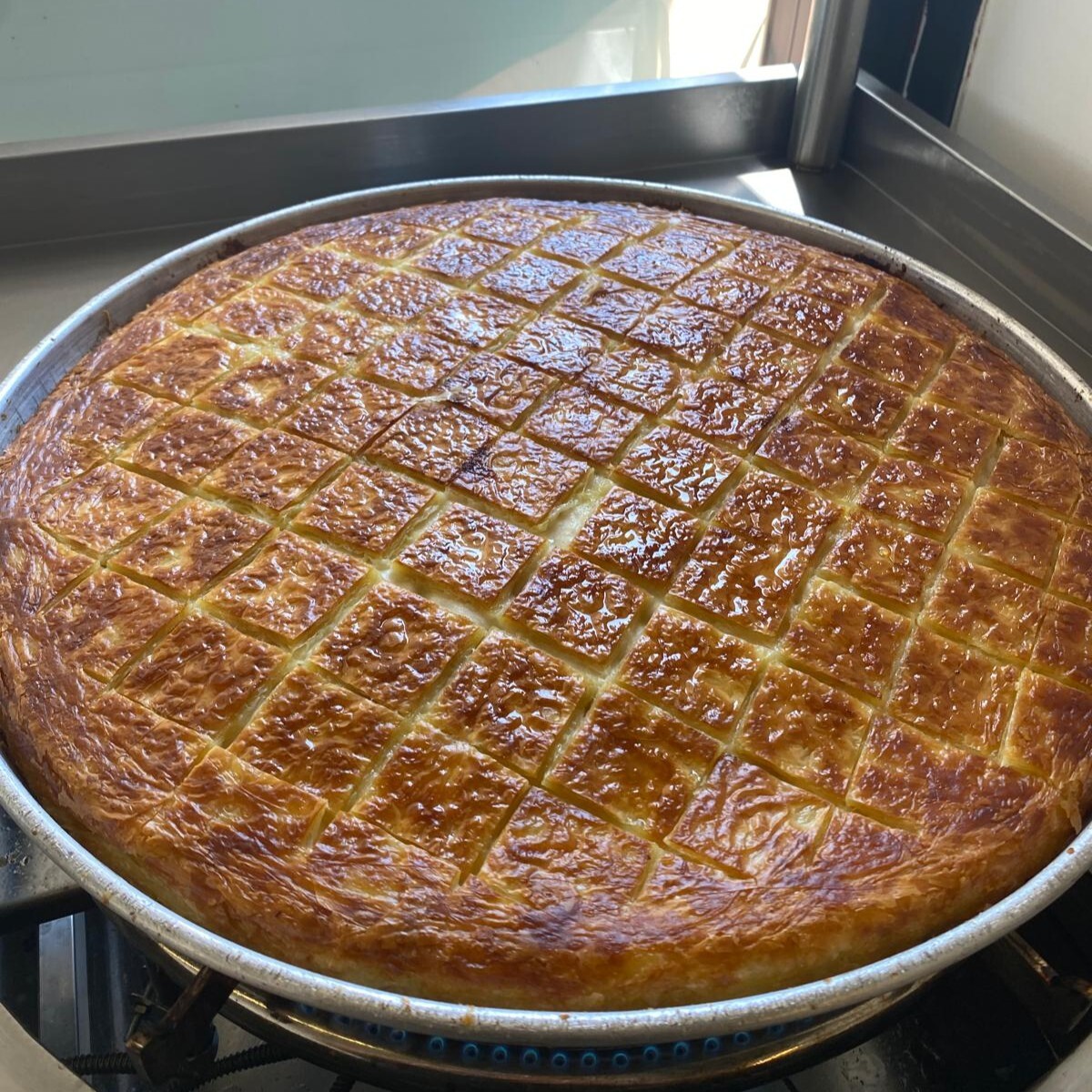 Adana Usulü Peynirli Su Böreği (1,5 Kg) + İçecek Menü