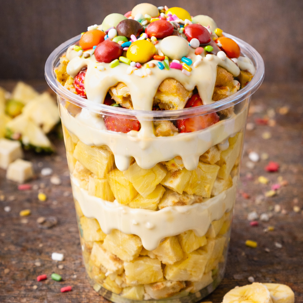 Beyaz Çikolatalı Ananaslı Cup Waffle